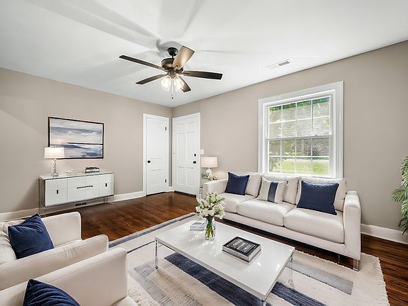 3rd image of 82 Scobey Dr
