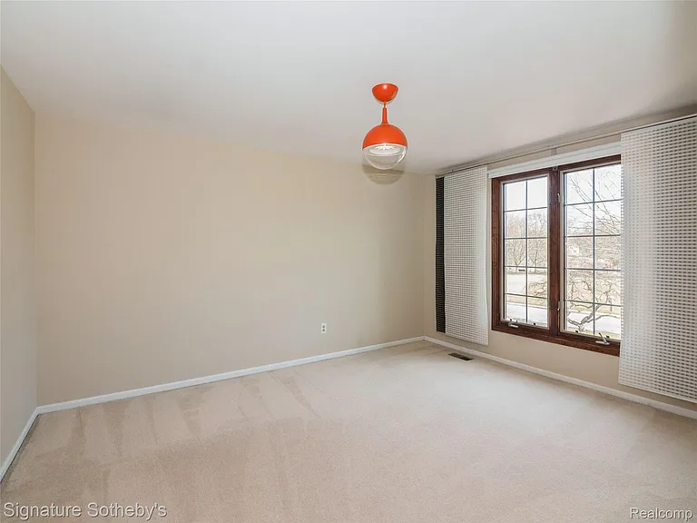 5105 Provincial Dr — Photo 15