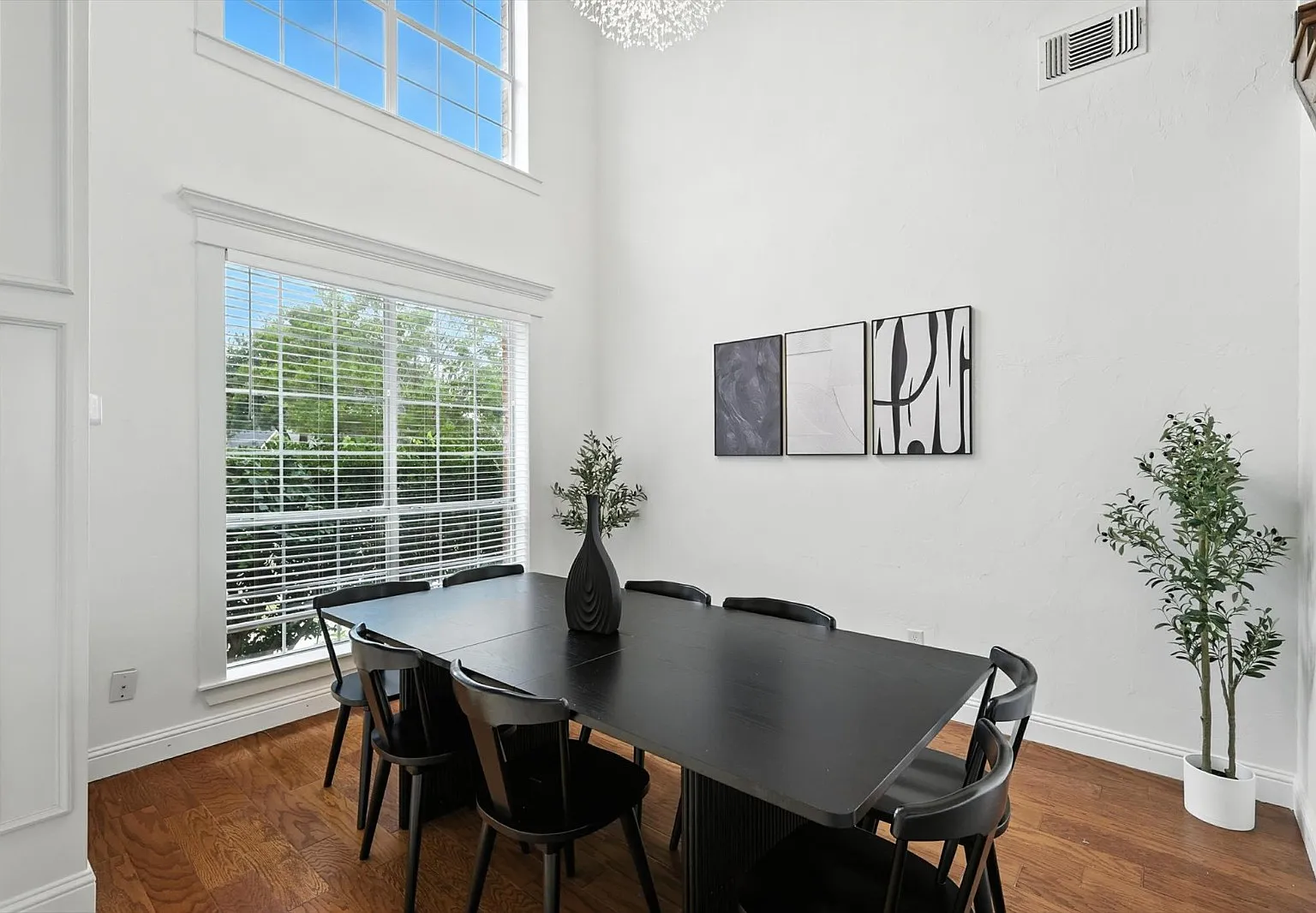 6 bed, 2.5 bath, 3229 sqft, $7,500 — Photo 3