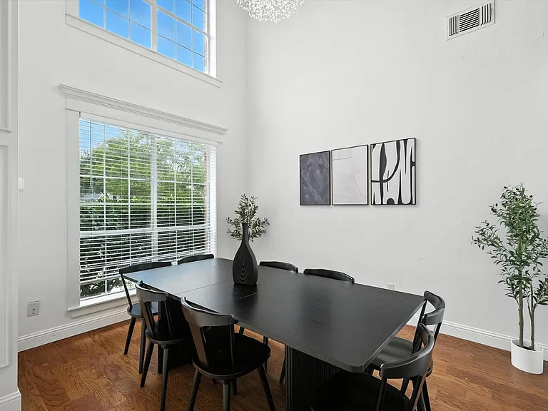 5795 Brighton Ct — Photo 3