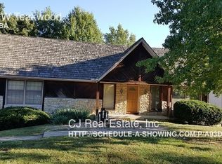 116 NW Teakwood St, Lees Summit, MO 64064