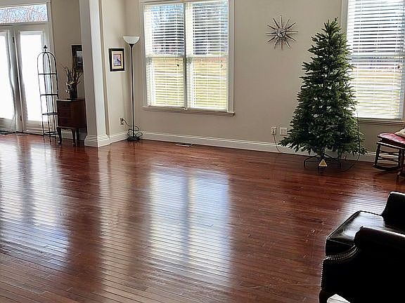 Beautiful oak floors.