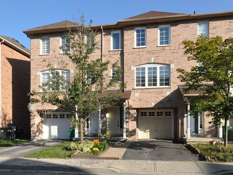 80 Acorn Pl #25