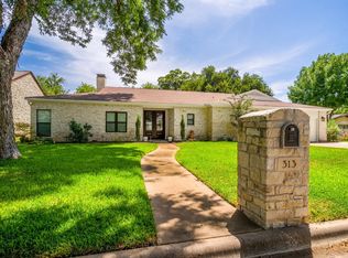 313 Meadowlakes Drive, Meadowlakes, TX 78654