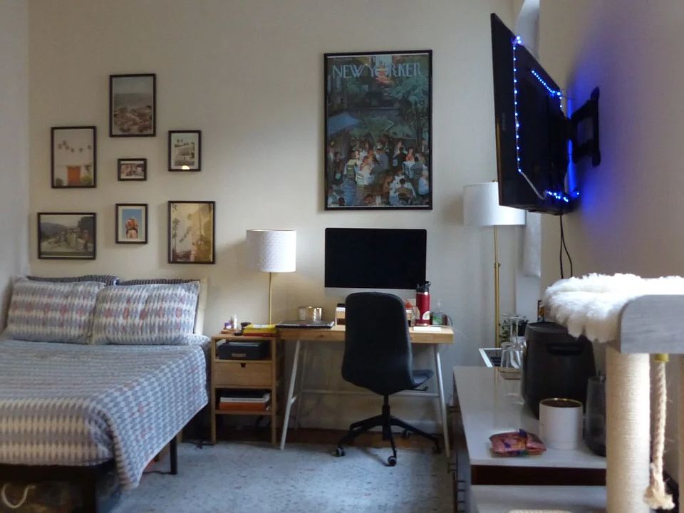 1st image of 2020 Broadway APT 5G