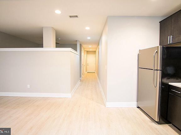 5th image of 1607 Catharine St #C