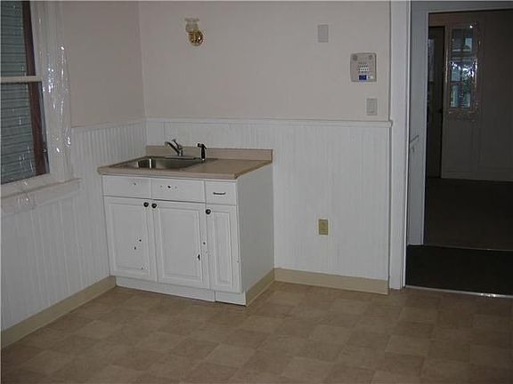 5th image of 166 Woodside Ave