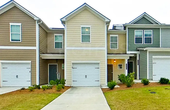 223 Long Island Dr — Photo 1