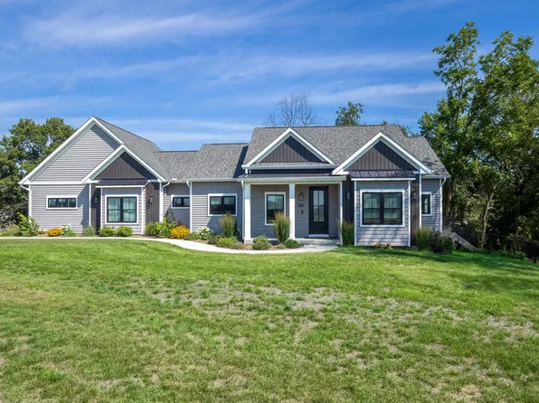1700 14th St, Dewitt, IA 52742