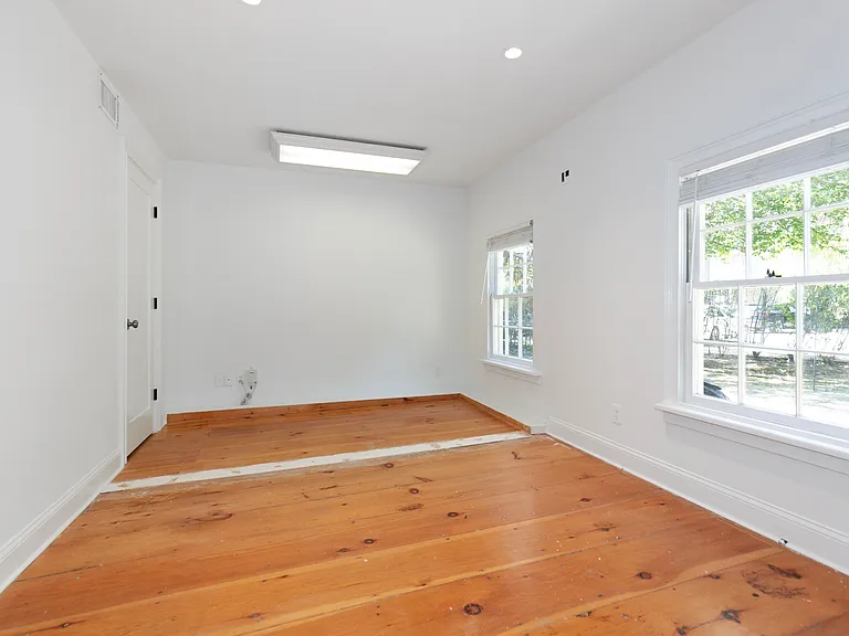 1437 Old Northern Blvd #3 — Photo 10