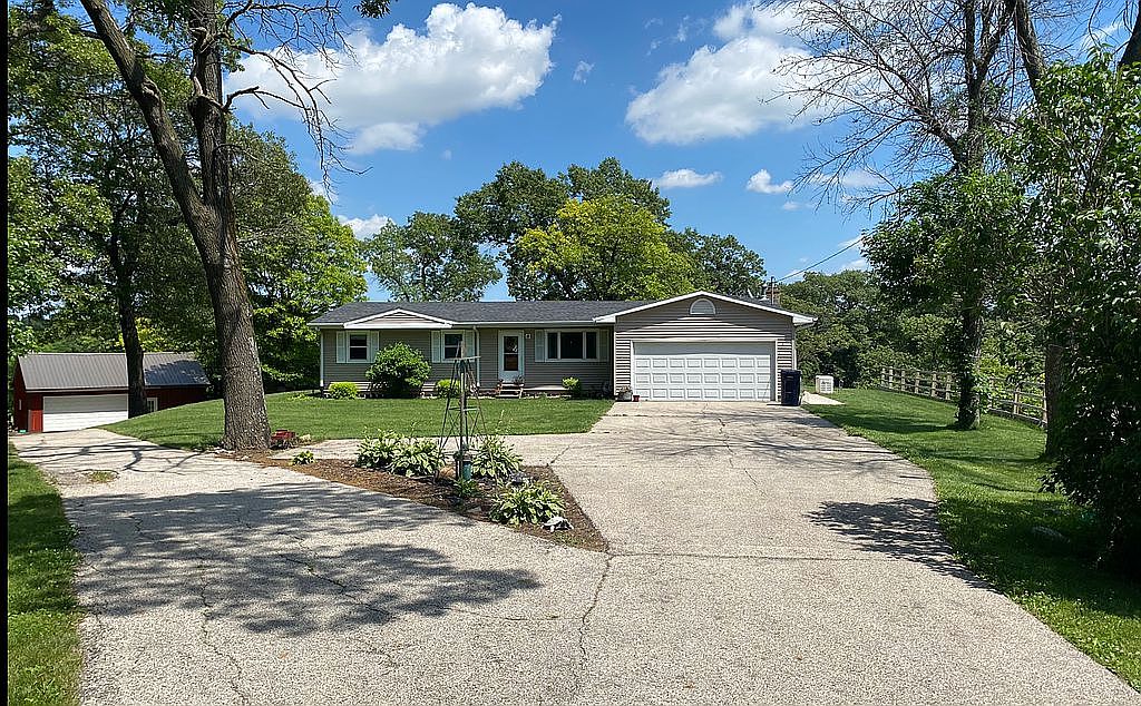 8211 88th St W, Taylor Ridge, IL 61284 | Zillow
