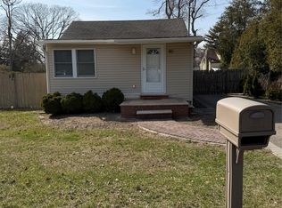 80 Earl Street, Deer Park, NY 11729