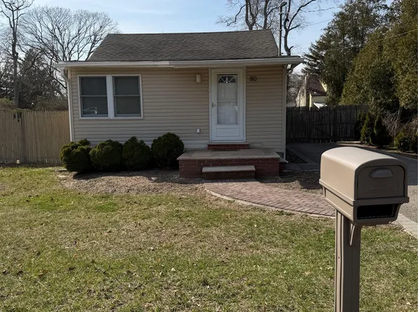 80 Earl Street, Deer Park, NY 11729