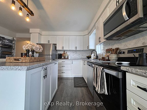 5th image of 160 Rochefort St #D8