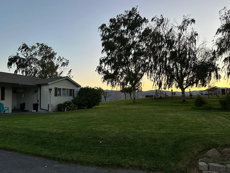 1020 S Van Sickle Ave — Photo 4