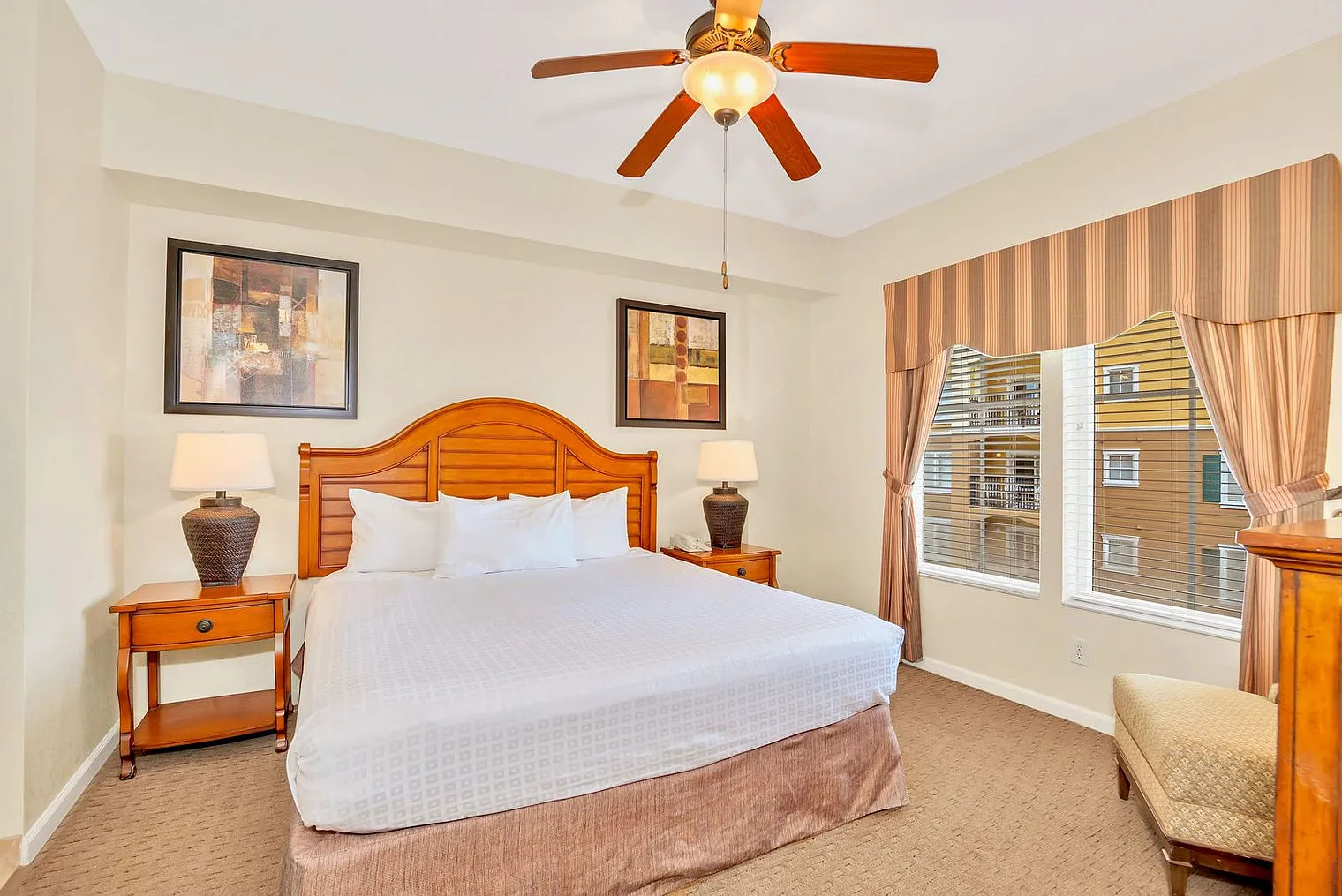 2 bed, 2.0 bath, 1076 sqft, $4,634 — Photo 4