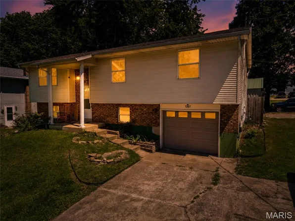 1307 E Chestnut St, Desloge, MO 63601