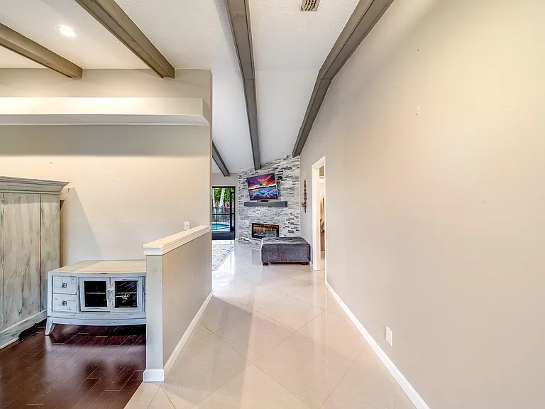 574 Juniper Pl — Photo 16