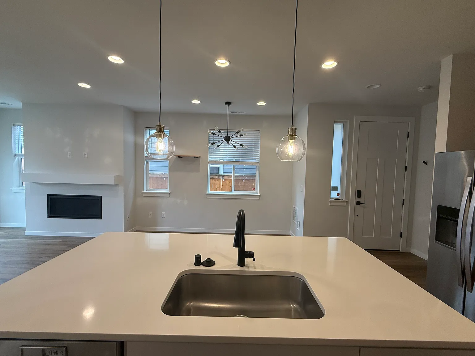 3 bed, 2.5 bath, 1893 sqft, $2,850 — Photo 3