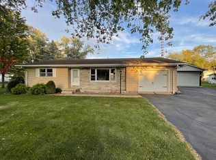 111 Pleasant Dr, Sidney, IL