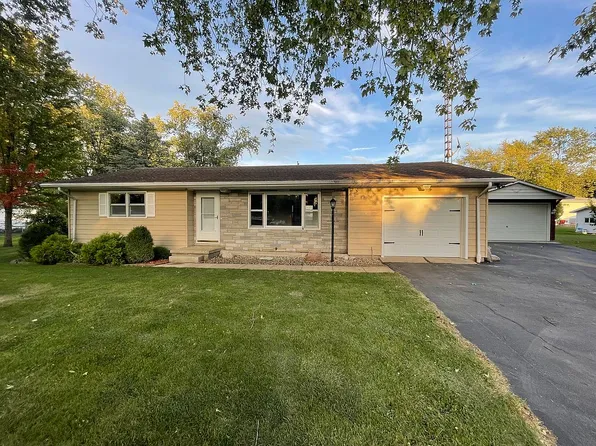 111 Pleasant Dr, Sidney, IL 61877