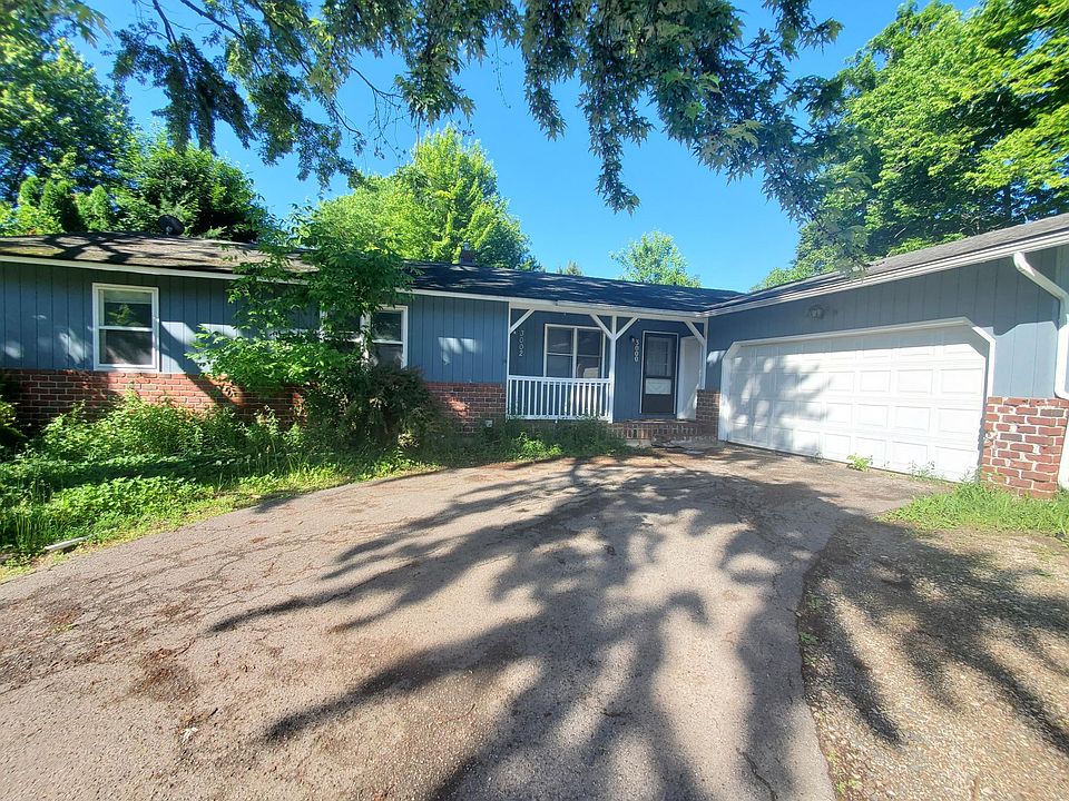 1st image of 3002 Woodcliff Ln SE