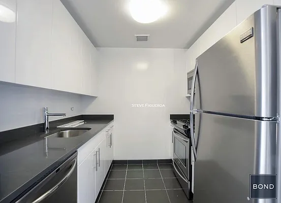 Rented by Bond New York | media 5