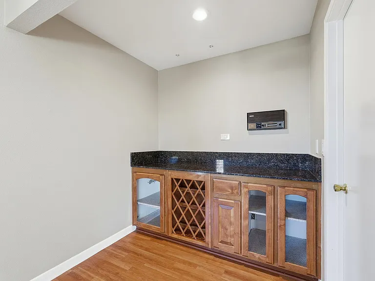 181 Piazza Way — Photo 12