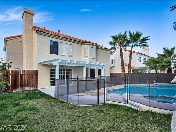 4th image of 9901 Tarzana Ln