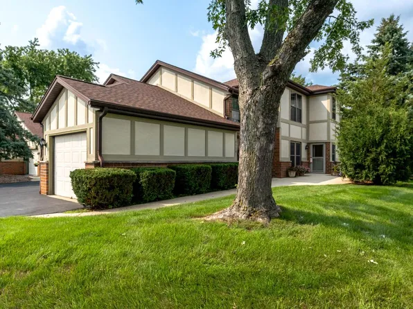 8110 S Forest Hills CIRCLE, Franklin, WI 53132