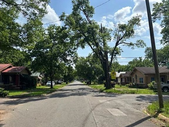 Exterior Neighborhood (street photo)