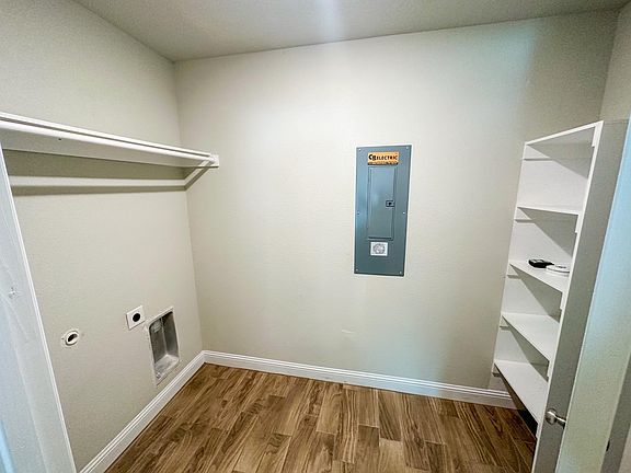 4th image of 2424 NW 20th St