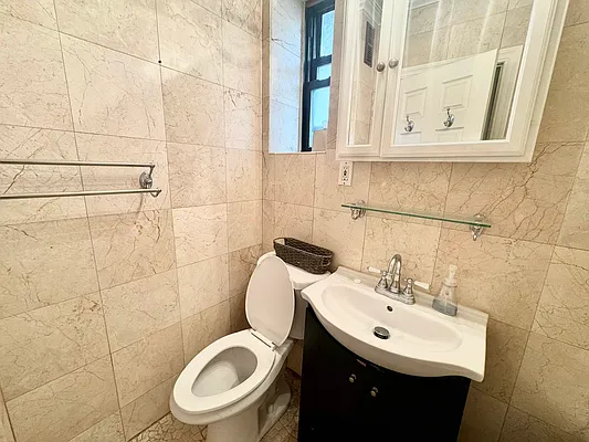 Rented by Papp Realty | media 8