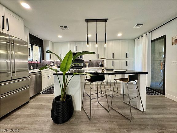 4th image of 7807 Canoe Ln #7807