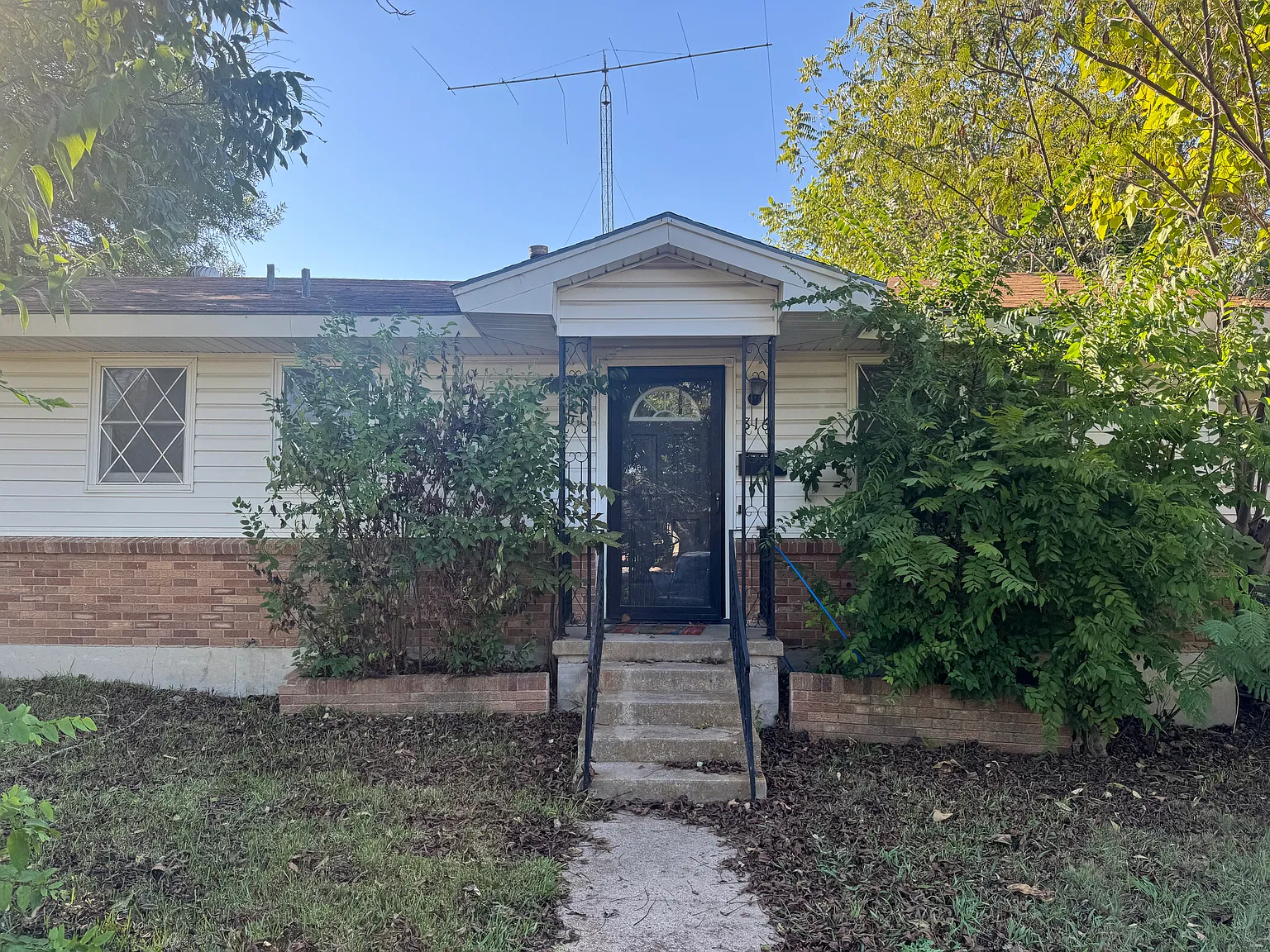 3 bed, 1480 sqft, $1,100 — Photo 2
