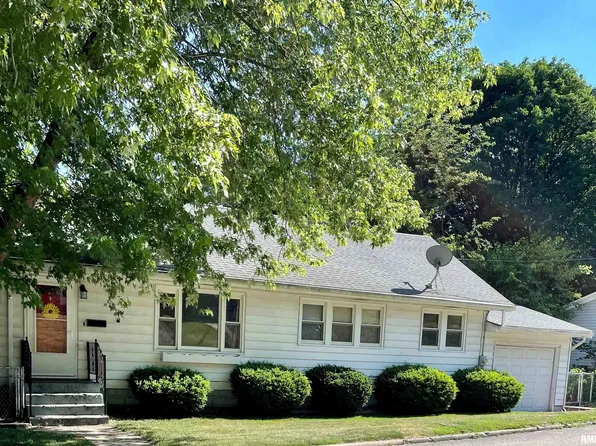 235 Pershing Pl, East Peoria, IL 61611