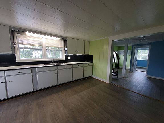 2nd image of 448 Ridgeview Rd APT 3