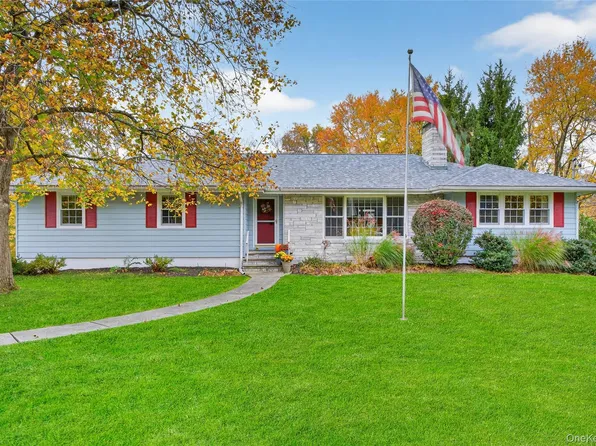 69 Round Hill Road, Poughkeepsie, NY 12603