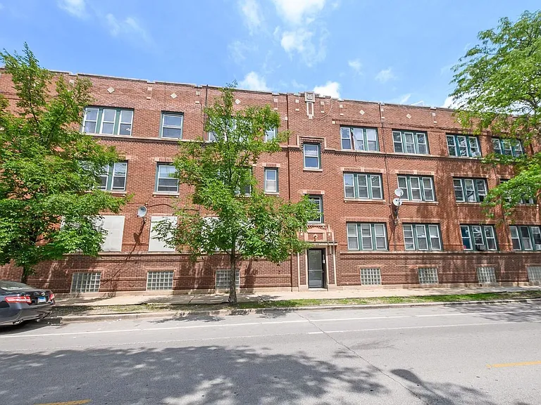 7557-59 S. Calumet Ave. / 348-58 E 76th St. — Photo 2