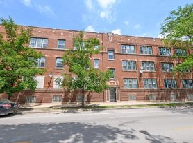 7557-59 S. Calumet Ave. / 348-58 E 76th St.