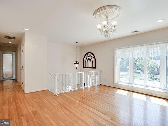 4th image of 9105 Hempstead Ave
