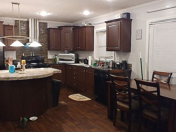 Kitchen/dining
