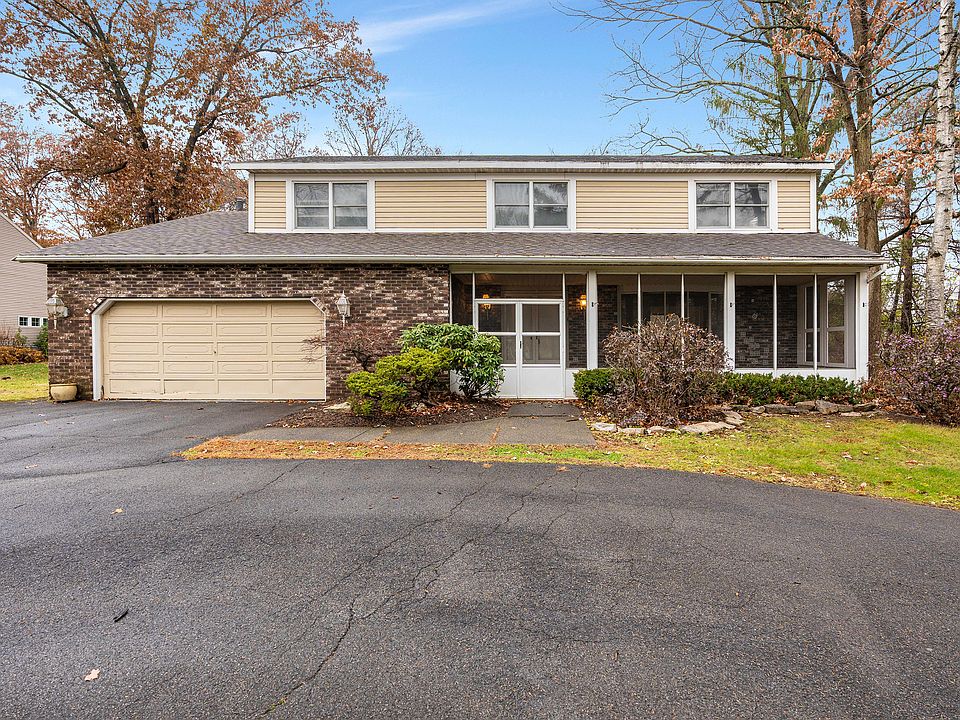 1st image of 3 Springwood Manor Dr