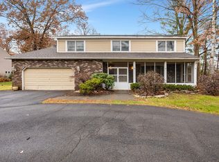 3 Springwood Manor Dr, Loudonville, NY 12211