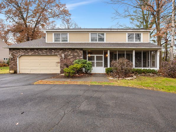 3 Springwood Manor Dr