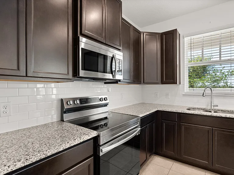 7059 Nemours Pkwy — Photo 3