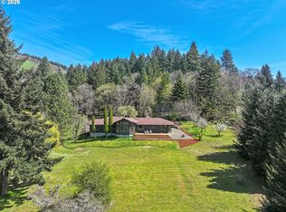 201 NW Country Place Dr, White Salmon, WA