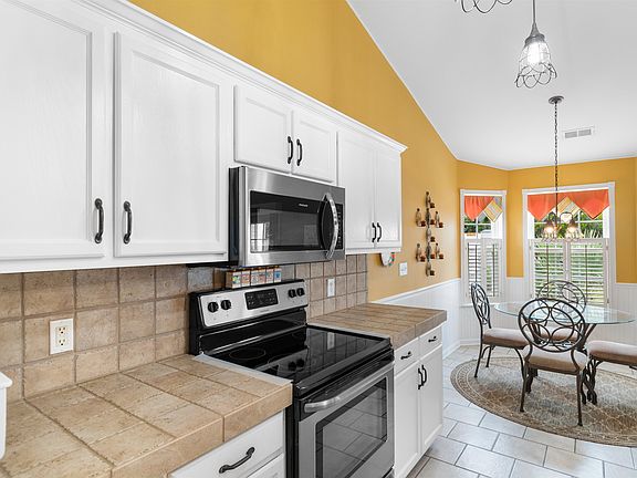 4th image of 636 Pepperbush Dr. Avalon lot 261
