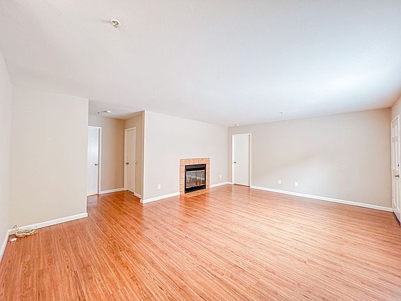 3rd image of 3902-3920 Howard Ave #3914