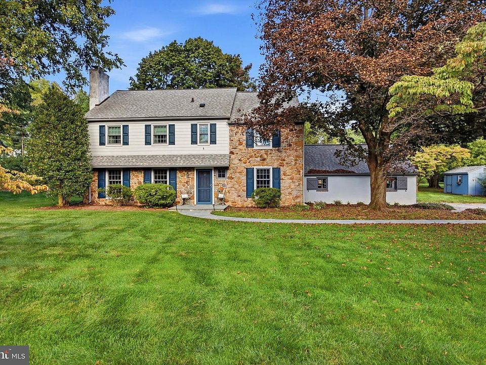 1st image of 5 Stonehenge Ln